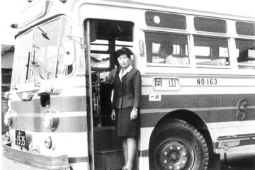 バスの車掌も、女性の職業として注目されていた