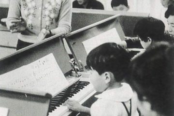 キレイな先生が奏でるオルガンと共にあった、昭和の子供たちの音楽の時間