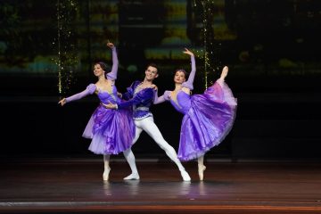 初来日ウクライナ・グランド・バレエ団による壮大な水の演出による新美学のバレエ『白鳥の湖』