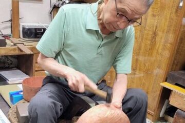 「人間国宝」と呼ばれて30年、88歳の鍛金家・奥山峰石は「一代一職」を座右の銘に、なお匠の技を追い求める